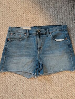 GAP 5" Mid Rise Jean Shorts Size 33 or 16
